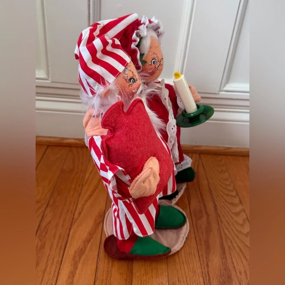 Annalee 1992 Santa & Mrs. Claus Christmas PJs candle hot water bottle dolls